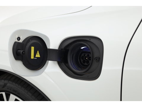 Volvo XC60 2.0 T8 Plug-in hybrid AWD Plus Dark | 455 PK |Luchtvering |  Sportstoelen | Zwarte hemel | 360 camera |