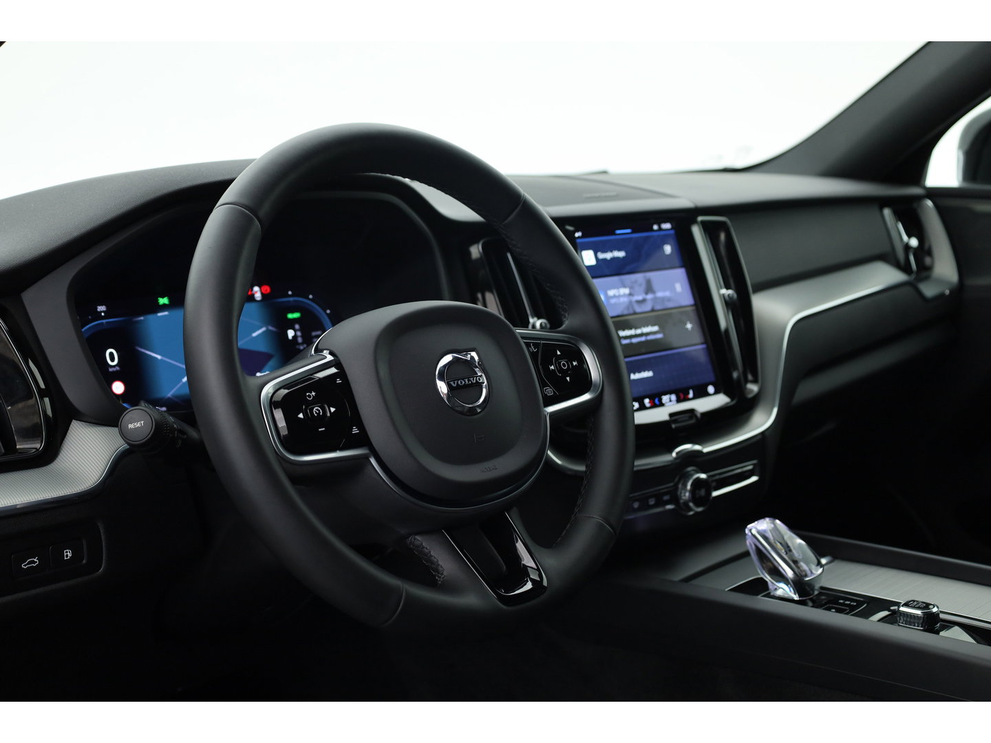Volvo XC60 2.0 T8 Plug-in hybrid AWD Plus Dark | 455 PK |Luchtvering |  Sportstoelen | Zwarte hemel | 360 camera |
