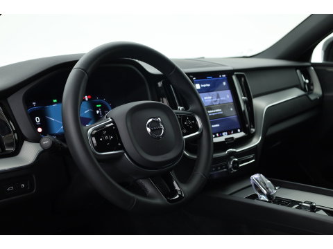 Volvo XC60 2.0 T8 Plug-in hybrid AWD Plus Dark | 455 PK |Luchtvering |  Sportstoelen | Zwarte hemel | 360 camera |