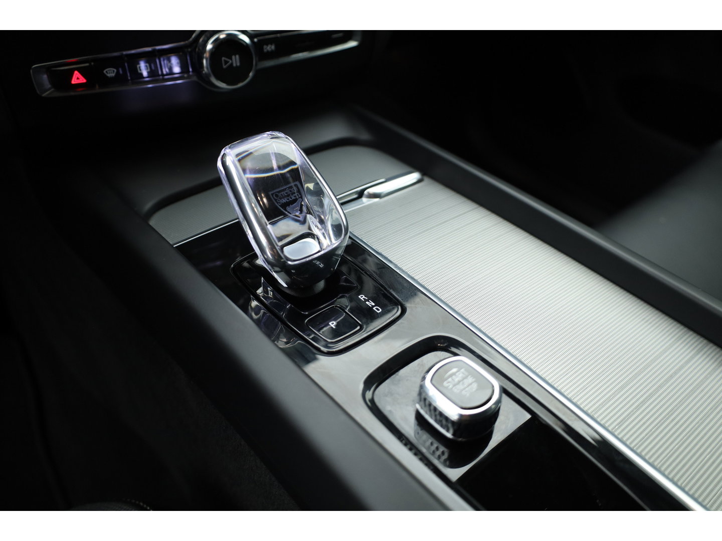 Volvo XC60 2.0 T8 Plug-in hybrid AWD Plus Dark | 455 PK |Luchtvering |  Sportstoelen | Zwarte hemel | 360 camera |