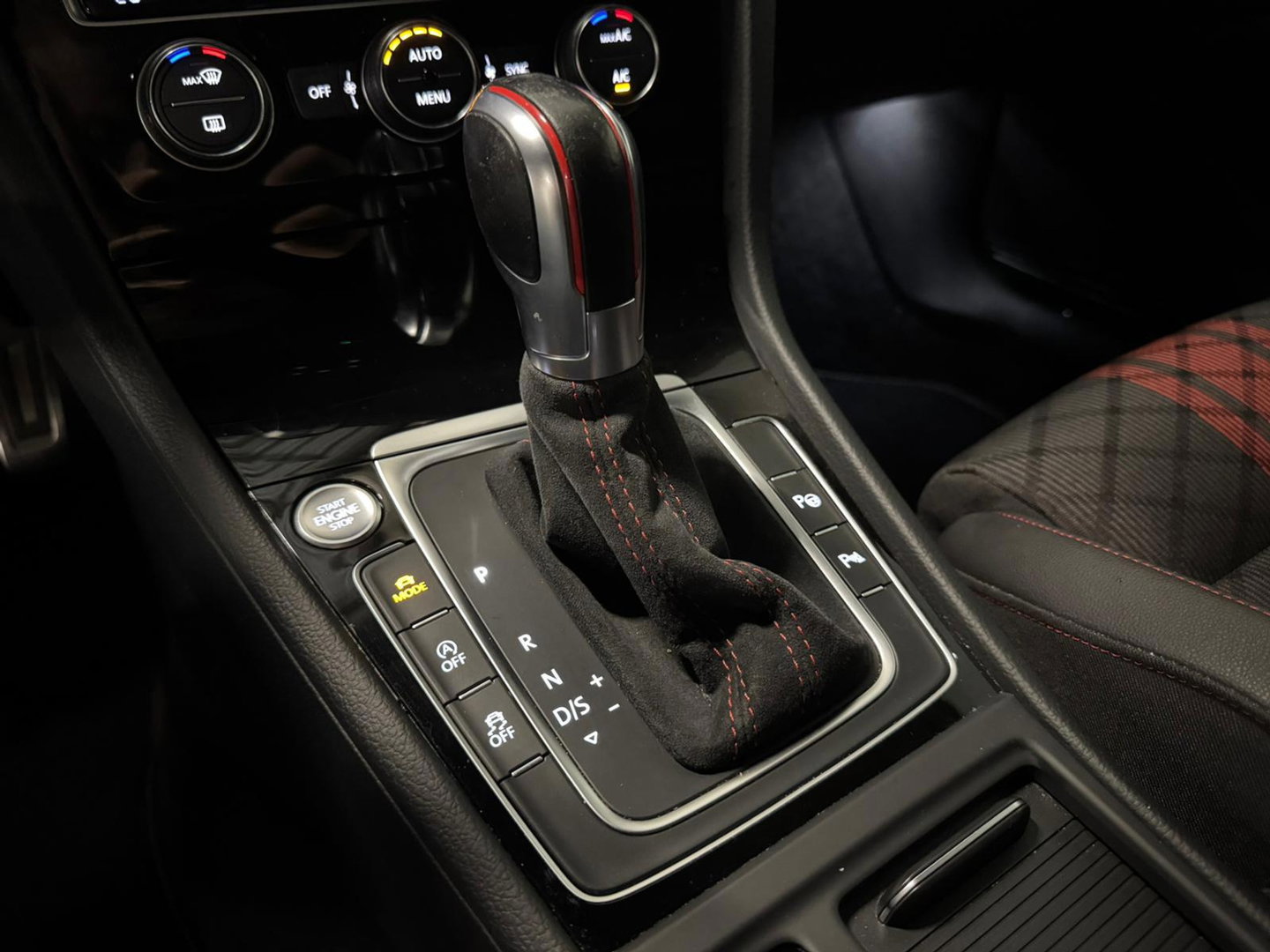 Volkswagen Golf 2.0 TSI GTI TCR PANO KEYLESS