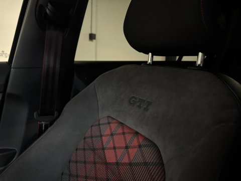 Volkswagen Golf 2.0 TSI GTI TCR PANO KEYLESS