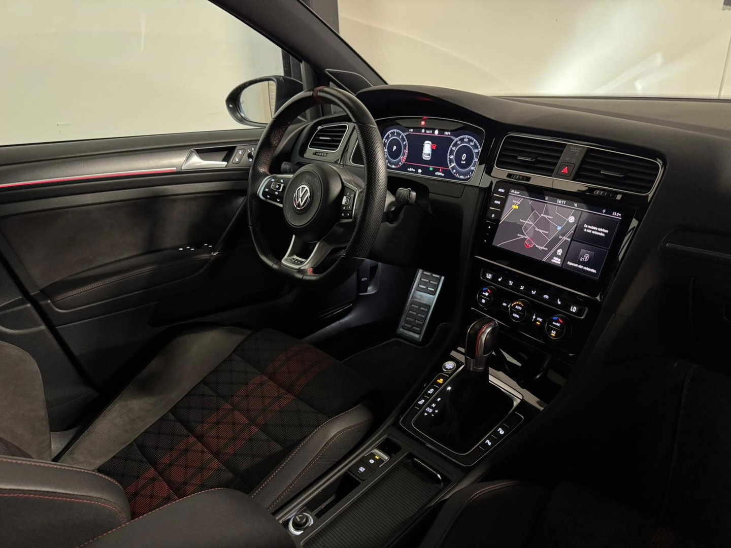 Volkswagen Golf 2.0 TSI GTI TCR PANO KEYLESS