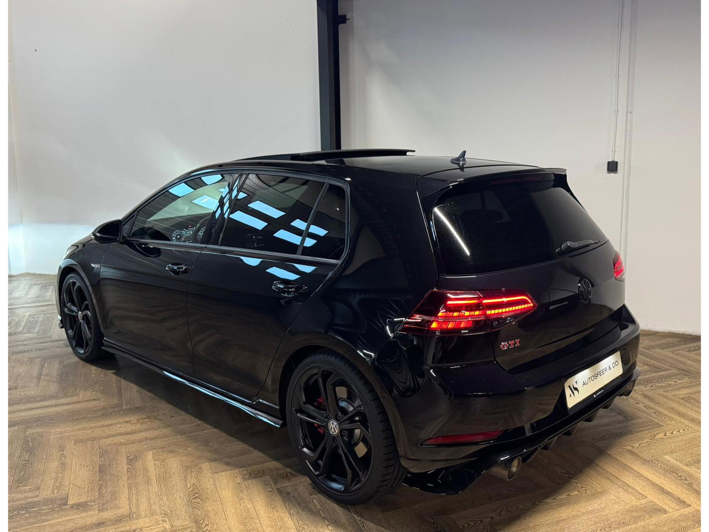 Volkswagen Golf 2.0 TSI GTI TCR PANO KEYLESS