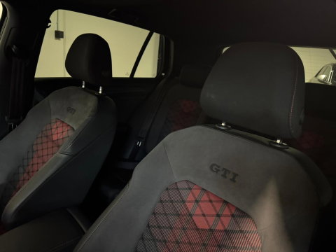 Volkswagen Golf 2.0 TSI GTI TCR PANO KEYLESS