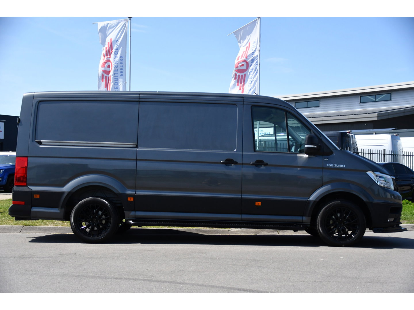MAN TGE 3.180 2.0 L3H2 PB Edition Camera, Cruise, Carplay, LED, Clima, Stoelverwarming, Trekhaak, Standkachel, Uniek!