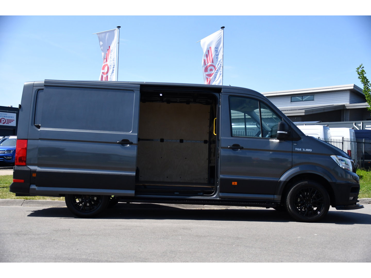 MAN TGE 3.180 2.0 L3H2 PB Edition Camera, Cruise, Carplay, LED, Clima, Stoelverwarming, Trekhaak, Standkachel, Uniek!