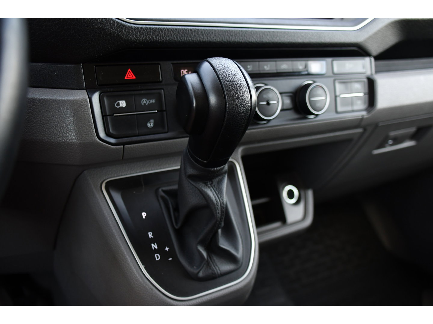 MAN TGE 3.180 2.0 L3H2 PB Edition Camera, Cruise, Carplay, LED, Clima, Stoelverwarming, Trekhaak, Standkachel, Uniek!