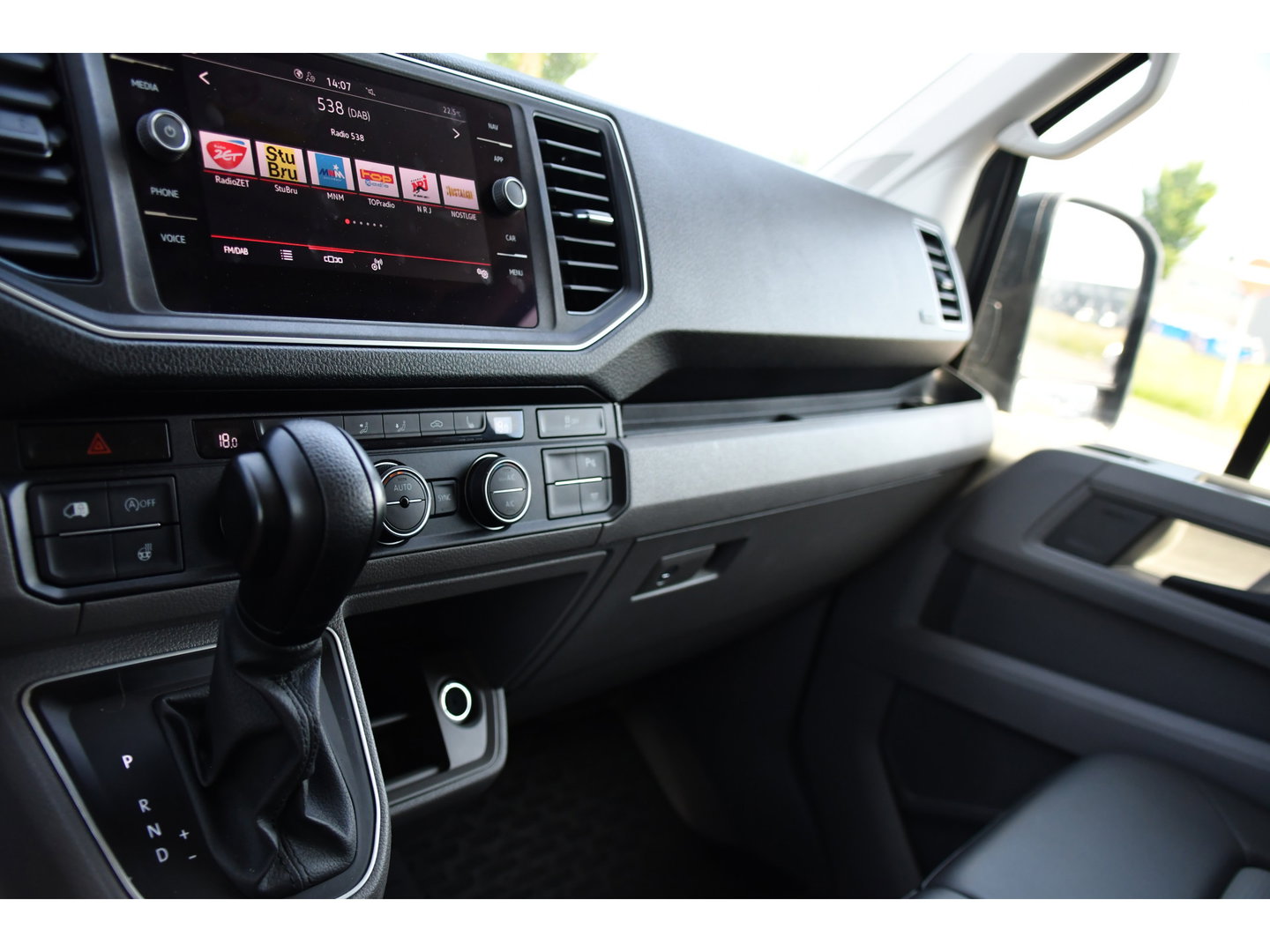 MAN TGE 3.180 2.0 L3H2 PB Edition Camera, Cruise, Carplay, LED, Clima, Stoelverwarming, Trekhaak, Standkachel, Uniek!