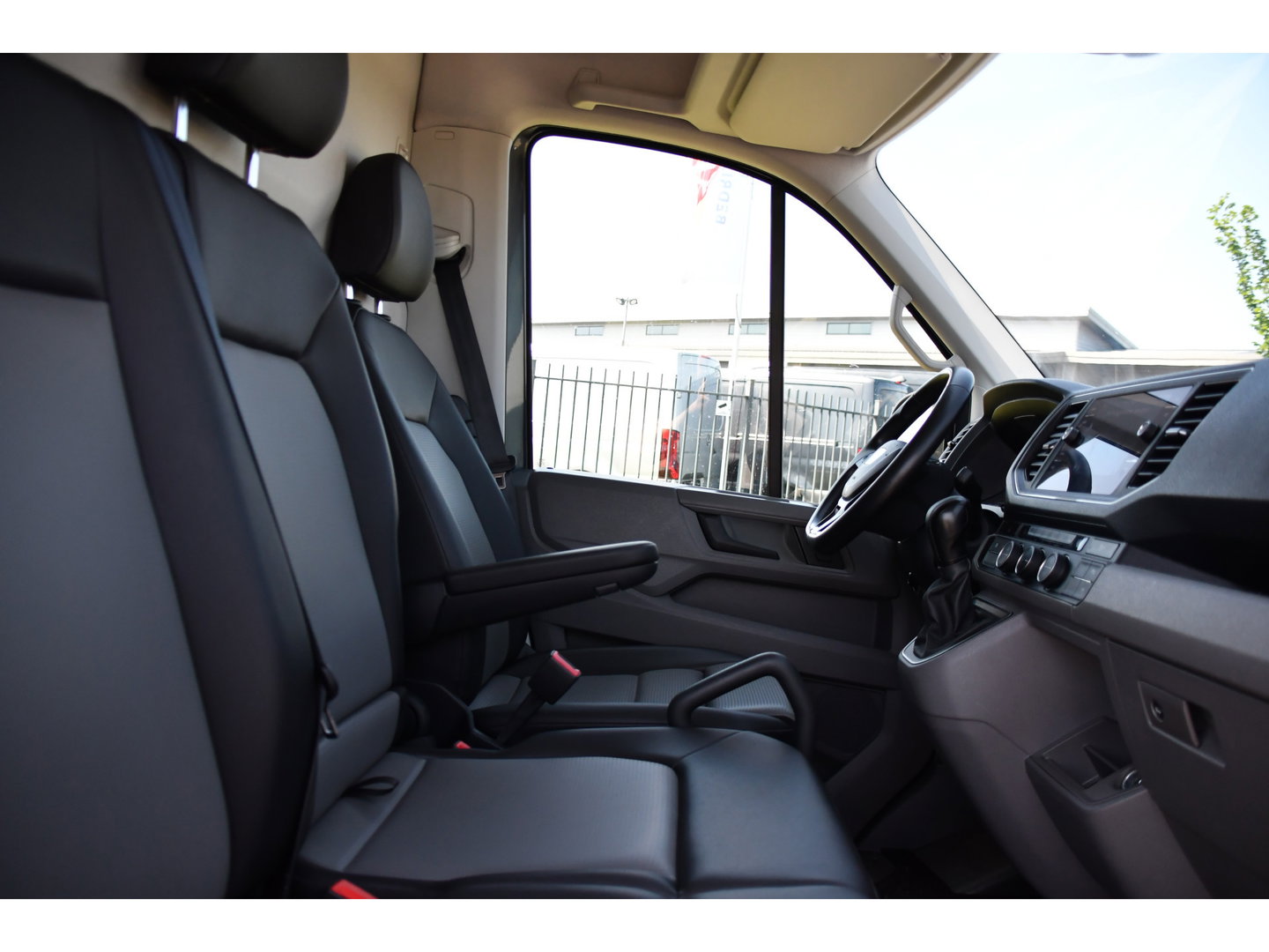 MAN TGE 3.180 2.0 L3H2 PB Edition Camera, Cruise, Carplay, LED, Clima, Stoelverwarming, Trekhaak, Standkachel, Uniek!