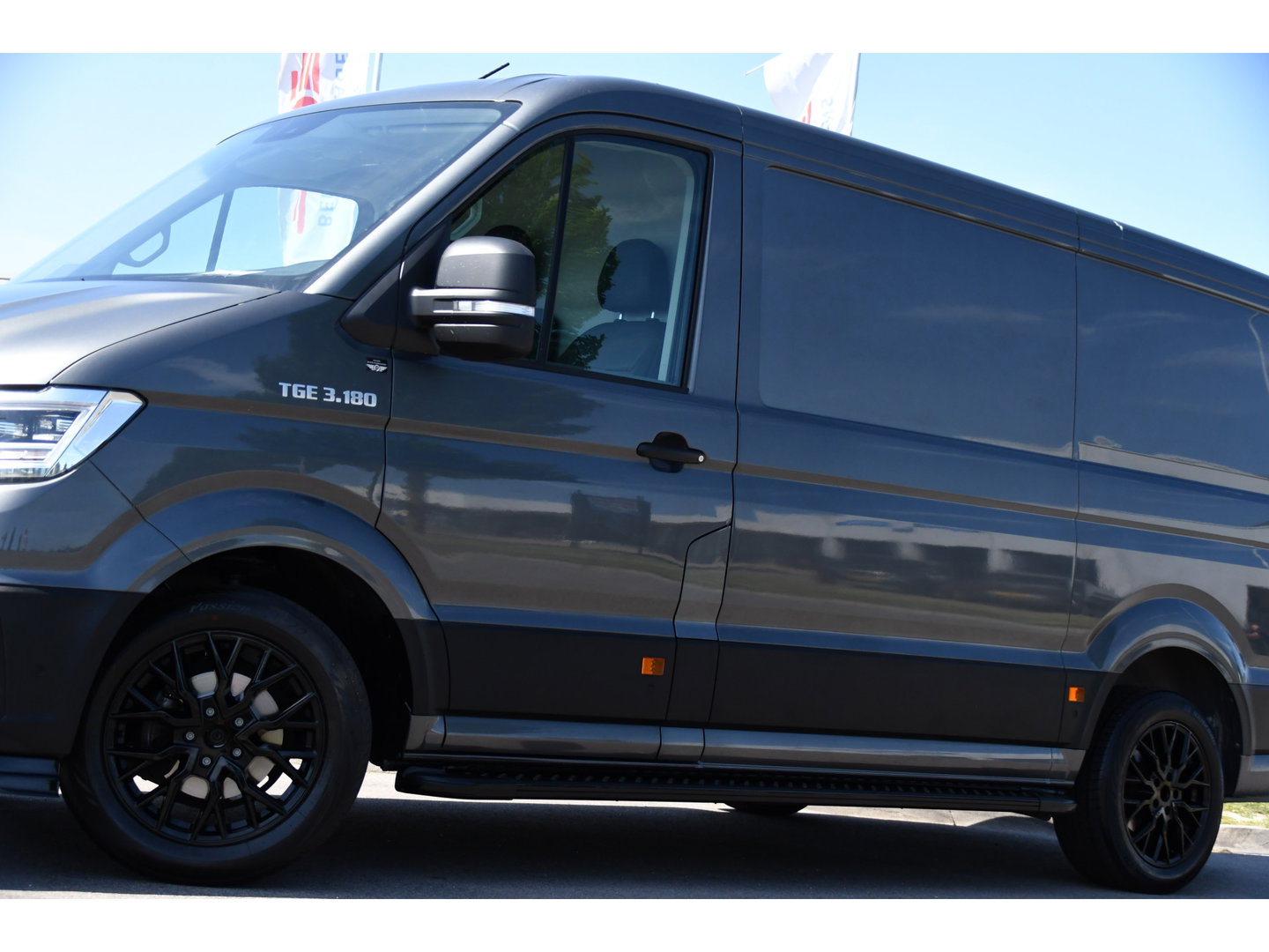 MAN TGE 3.180 2.0 L3H2 PB Edition Camera, Cruise, Carplay, LED, Clima, Stoelverwarming, Trekhaak, Standkachel, Uniek!
