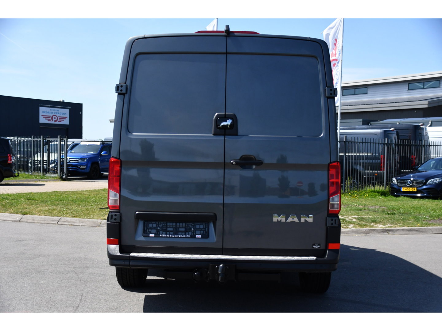 MAN TGE 3.180 2.0 L3H2 PB Edition Camera, Cruise, Carplay, LED, Clima, Stoelverwarming, Trekhaak, Standkachel, Uniek!