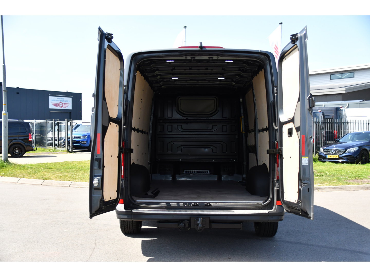 MAN TGE 3.180 2.0 L3H2 PB Edition Camera, Cruise, Carplay, LED, Clima, Stoelverwarming, Trekhaak, Standkachel, Uniek!