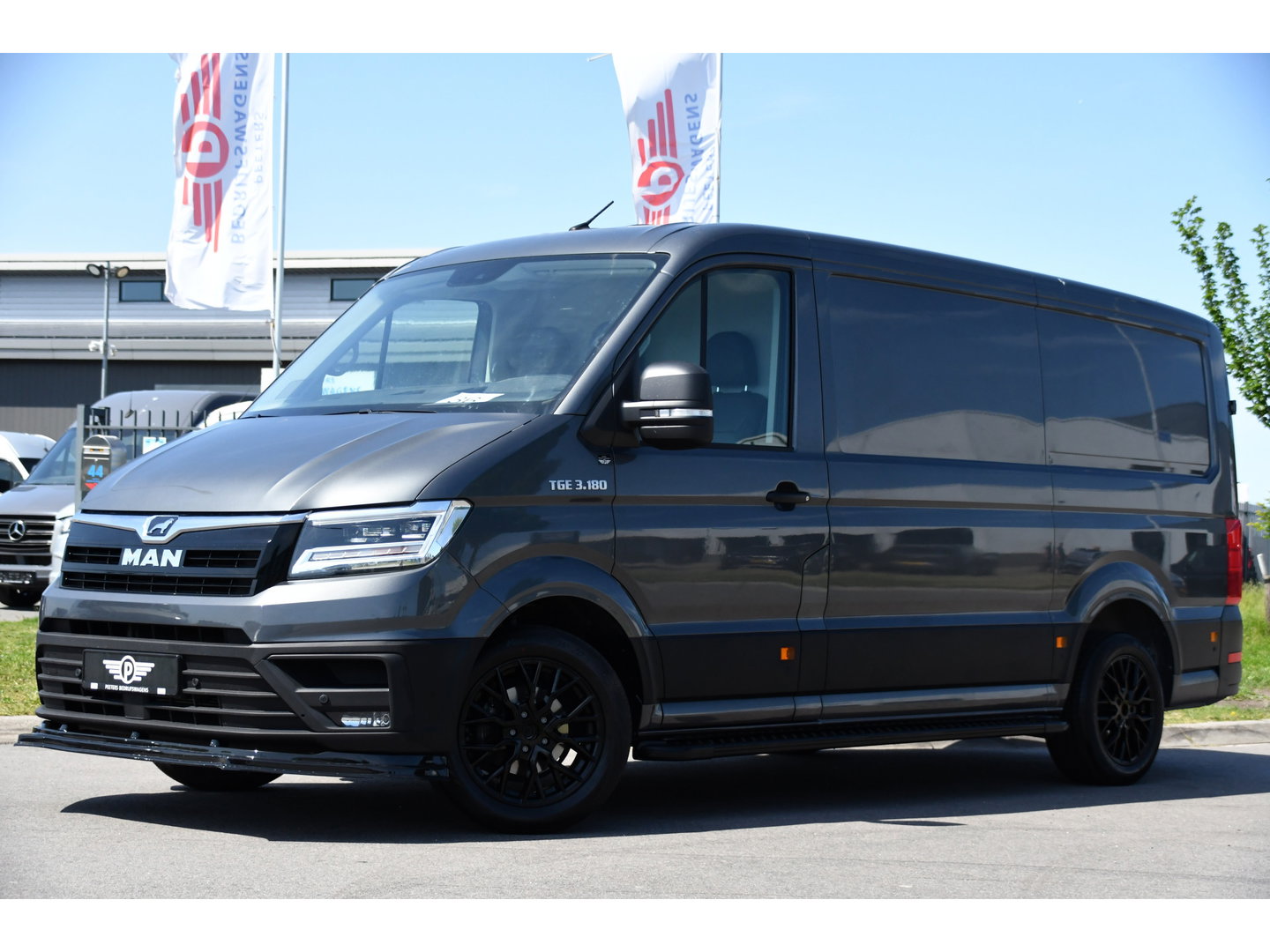 MAN TGE 3.180 2.0 L3H2 PB Edition Camera, Cruise, Carplay, LED, Clima, Stoelverwarming, Trekhaak, Standkachel, Uniek!