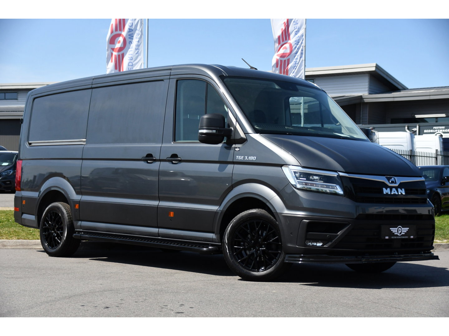 MAN TGE 3.180 2.0 L3H2 PB Edition Camera, Cruise, Carplay, LED, Clima, Stoelverwarming, Trekhaak, Standkachel, Uniek!