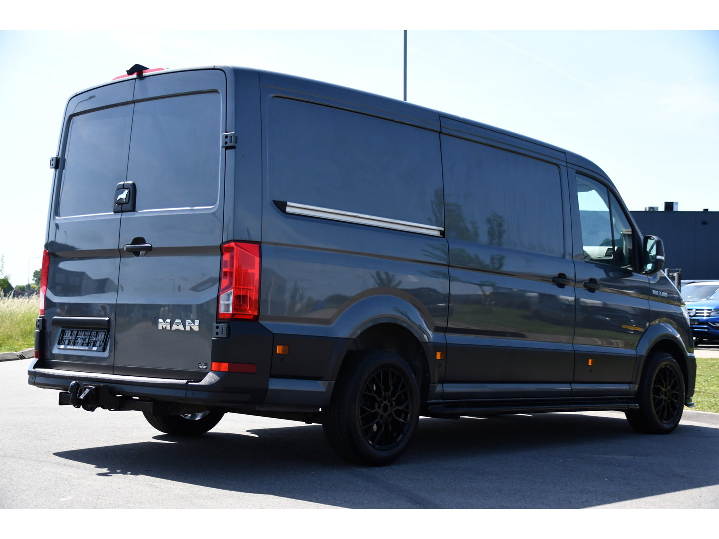 MAN TGE 3.180 2.0 L3H2 PB Edition Camera, Cruise, Carplay, LED, Clima, Stoelverwarming, Trekhaak, Standkachel, Uniek!