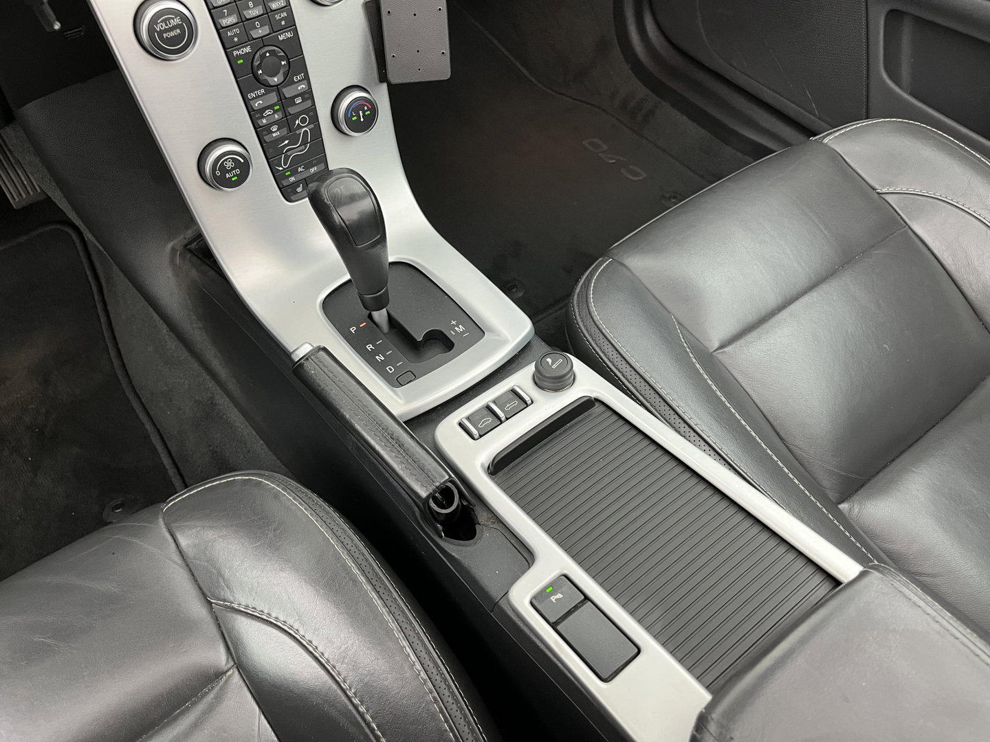 Volvo C70 Convertible 2.0 D3 Summum Plus Line Aut *LEATHER | XENON | MEMORY-PACK | CRUISE | PDC | TOWBAR | AIRSCARF | NAVI-FULLMAP | HEATED-COMFORTSEATS | 18''ALU*