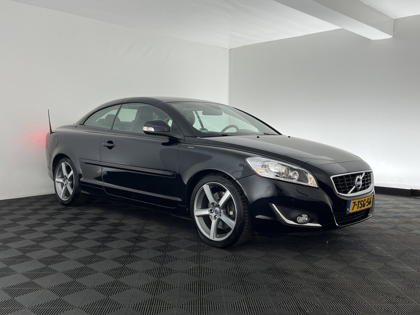 Volvo C70 Convertible 2.0 D3 Summum Plus Line Aut *LEATHER | XENON | MEMORY-PACK | CRUISE | PDC | TOWBAR | AIRSCARF | NAVI-FULLMAP | HEATED-COMFORTSEATS | 18''ALU*