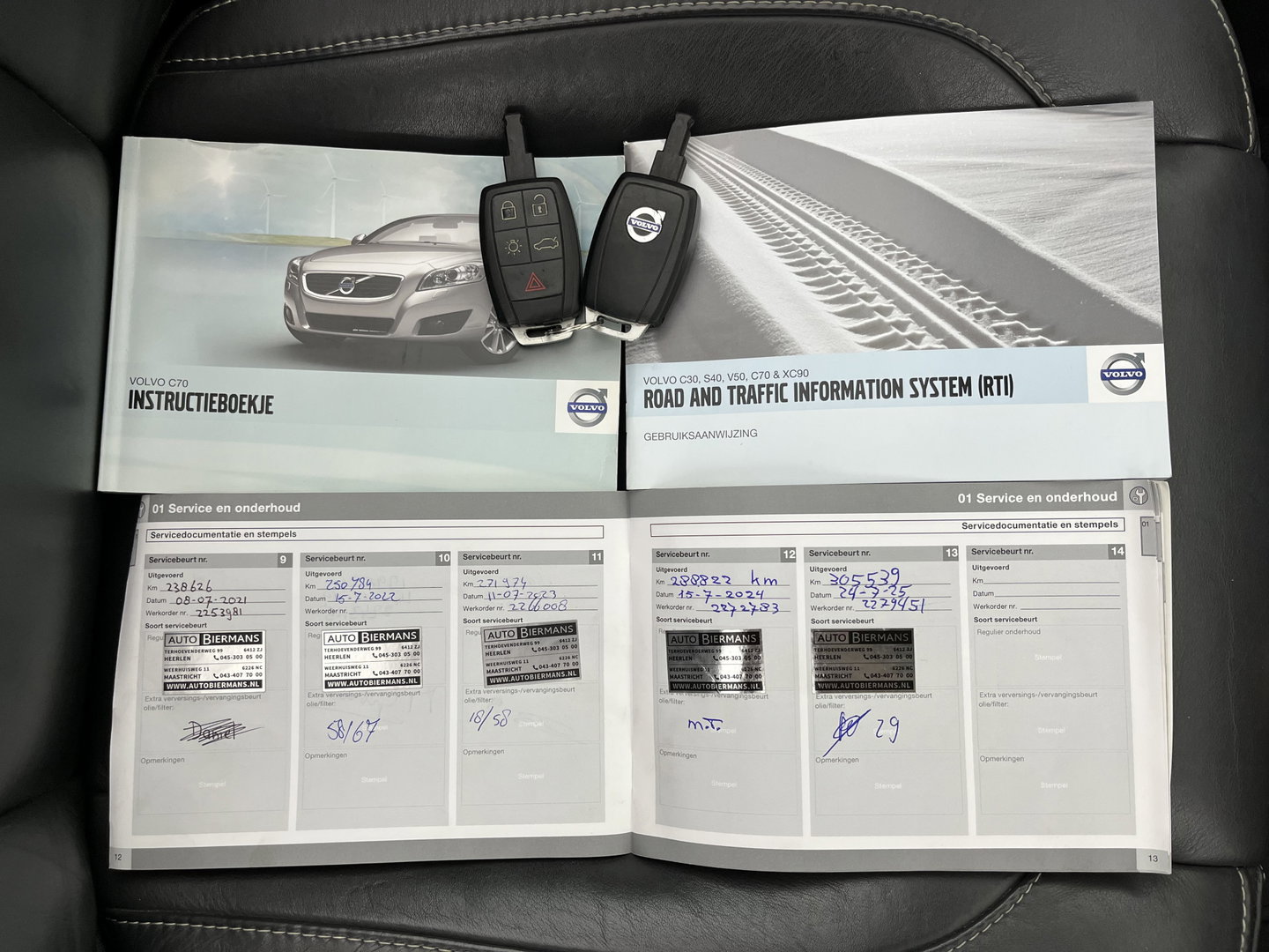 Volvo C70 Convertible 2.0 D3 Summum Plus Line Aut *LEATHER | XENON | MEMORY-PACK | CRUISE | PDC | TOWBAR | AIRSCARF | NAVI-FULLMAP | HEATED-COMFORTSEATS | 18''ALU*