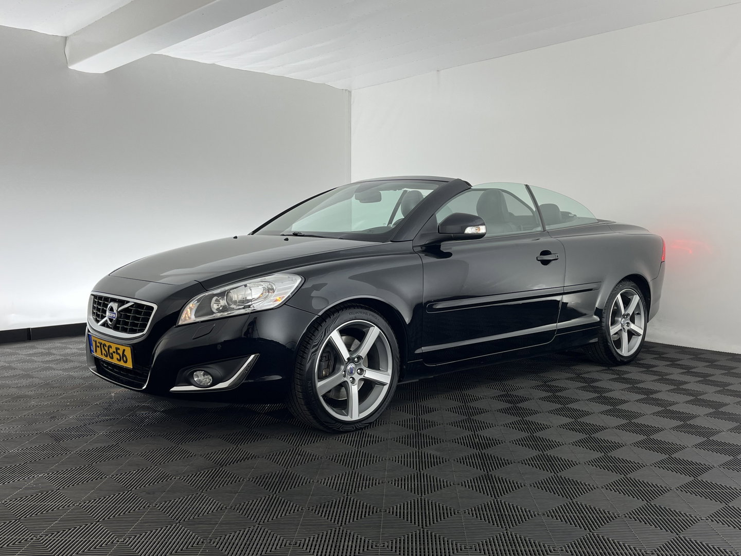 Volvo C70 Convertible 2.0 D3 Summum Plus Line Aut *LEATHER | XENON | MEMORY-PACK | CRUISE | PDC | TOWBAR | AIRSCARF | NAVI-FULLMAP | HEATED-COMFORTSEATS | 18''ALU*