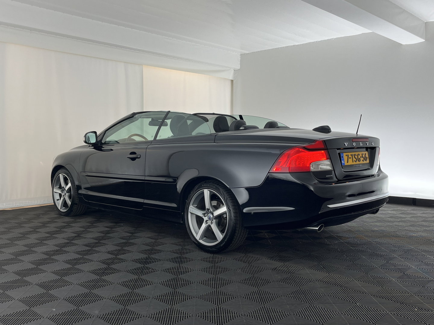 Volvo C70 Convertible 2.0 D3 Summum Plus Line Aut *LEATHER | XENON | MEMORY-PACK | CRUISE | PDC | TOWBAR | AIRSCARF | NAVI-FULLMAP | HEATED-COMFORTSEATS | 18''ALU*