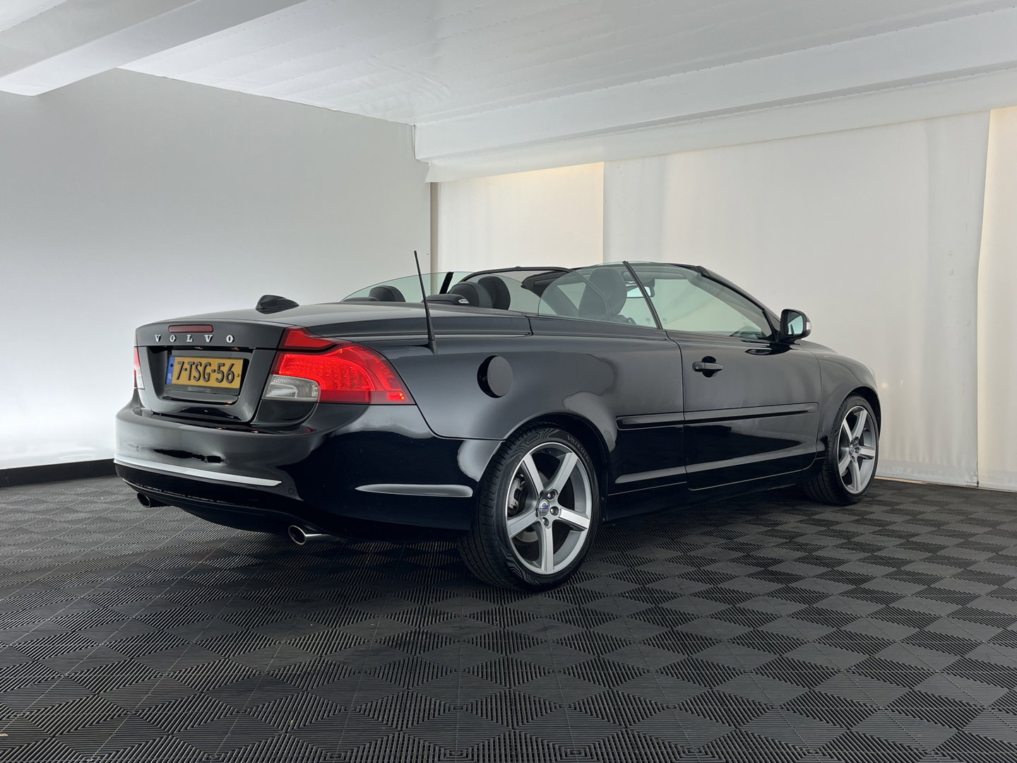 Volvo C70 Convertible 2.0 D3 Summum Plus Line Aut *LEATHER | XENON | MEMORY-PACK | CRUISE | PDC | TOWBAR | AIRSCARF | NAVI-FULLMAP | HEATED-COMFORTSEATS | 18''ALU*