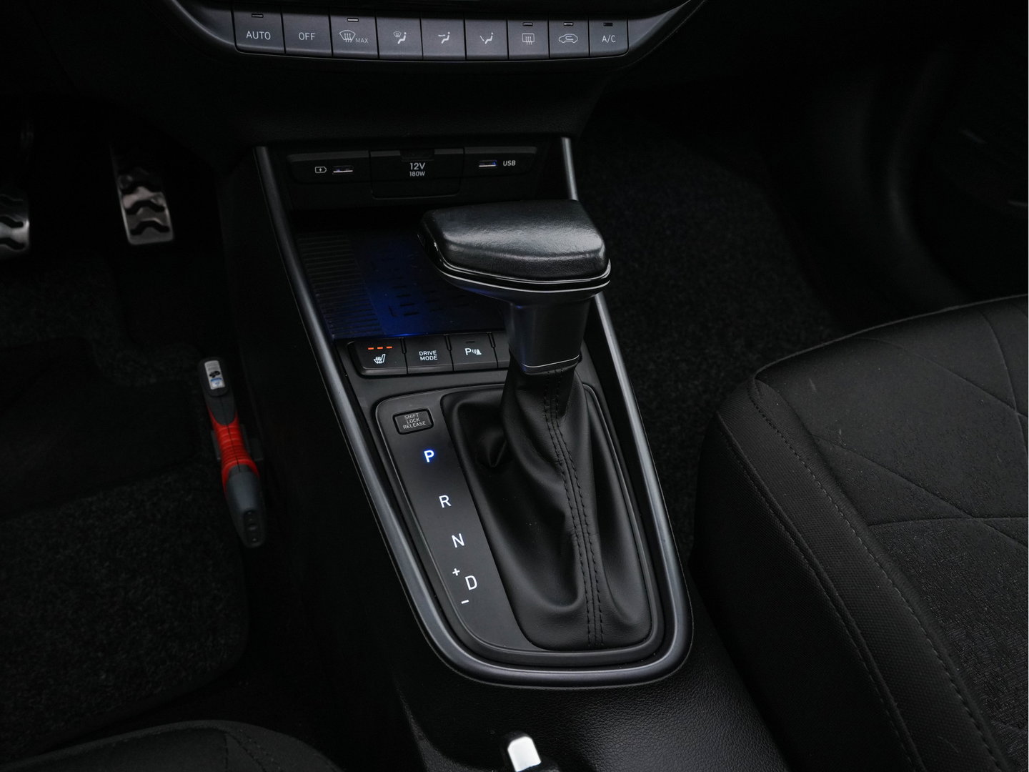 Hyundai Bayon 1.0 T-GDI Premium Sky MHEV (INCL-BTW) *PANO | ADAPTIVE-CRUISE | FULL-LED | BOSE-SOUND | BLINDSPOT | DIGI-COCKPIT | HEATED-SPORTSEATS | CAMERA | DAB | KEYLESS | PRIVACYGLASS | TOWBAR | 16''ALU*