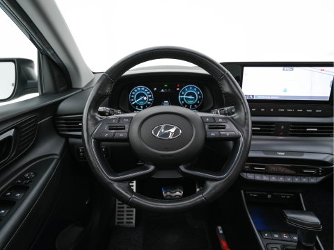 Hyundai Bayon 1.0 T-GDI Premium Sky MHEV (INCL-BTW) *PANO | ADAPTIVE-CRUISE | FULL-LED | BOSE-SOUND | BLINDSPOT | DIGI-COCKPIT | HEATED-SPORTSEATS | CAMERA | DAB | KEYLESS | PRIVACYGLASS | TOWBAR | 16''ALU*
