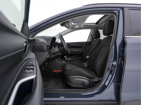 Hyundai Bayon 1.0 T-GDI Premium Sky MHEV (INCL-BTW) *PANO | ADAPTIVE-CRUISE | FULL-LED | BOSE-SOUND | BLINDSPOT | DIGI-COCKPIT | HEATED-SPORTSEATS | CAMERA | DAB | KEYLESS | PRIVACYGLASS | TOWBAR | 16''ALU*