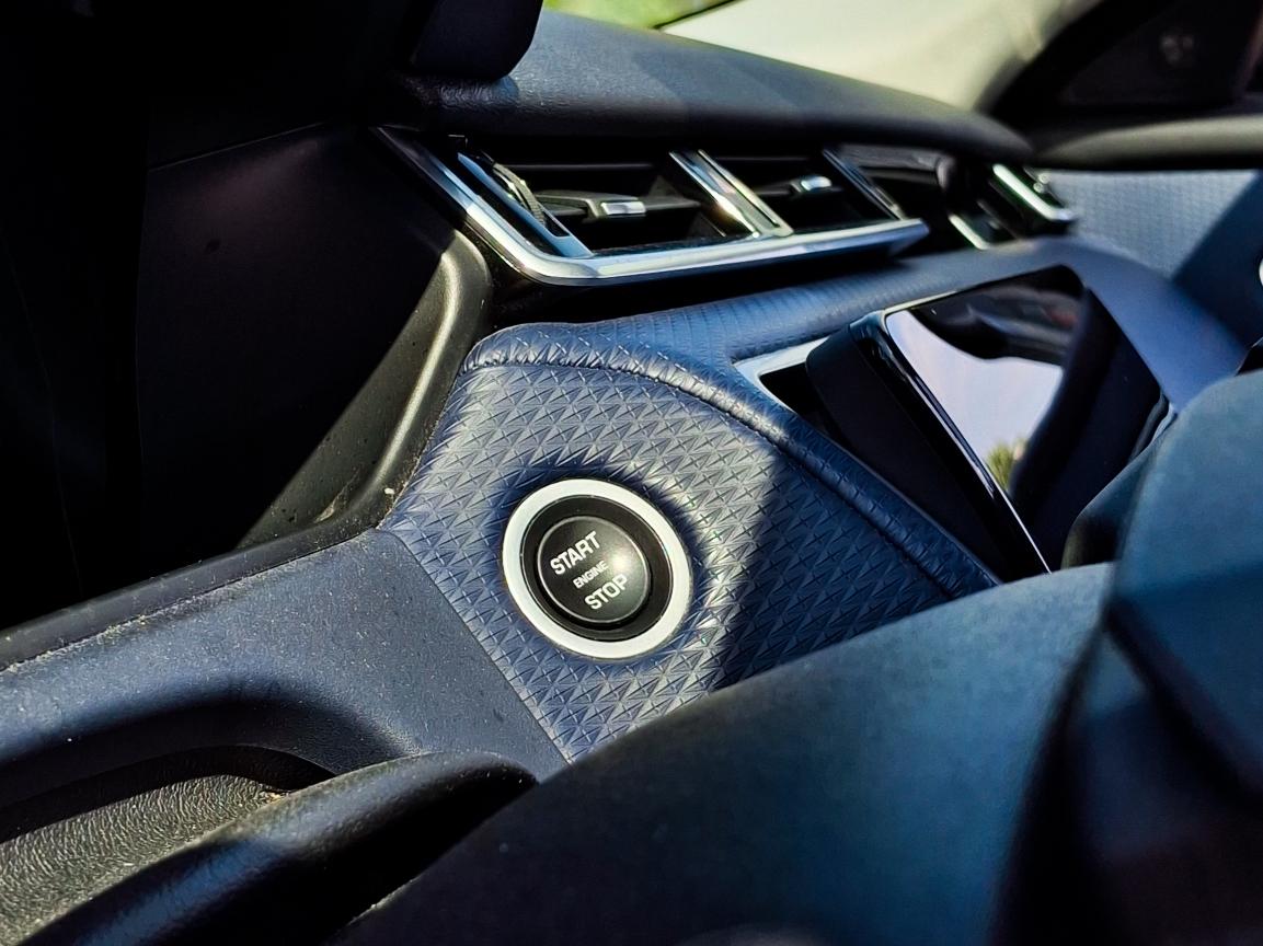 Land Rover Range Rover Velar 2.0 I4 AWD SE MARGE | PANO | CRUISE | DIGITAL COCKPIT | LEER | EXPORT 18850