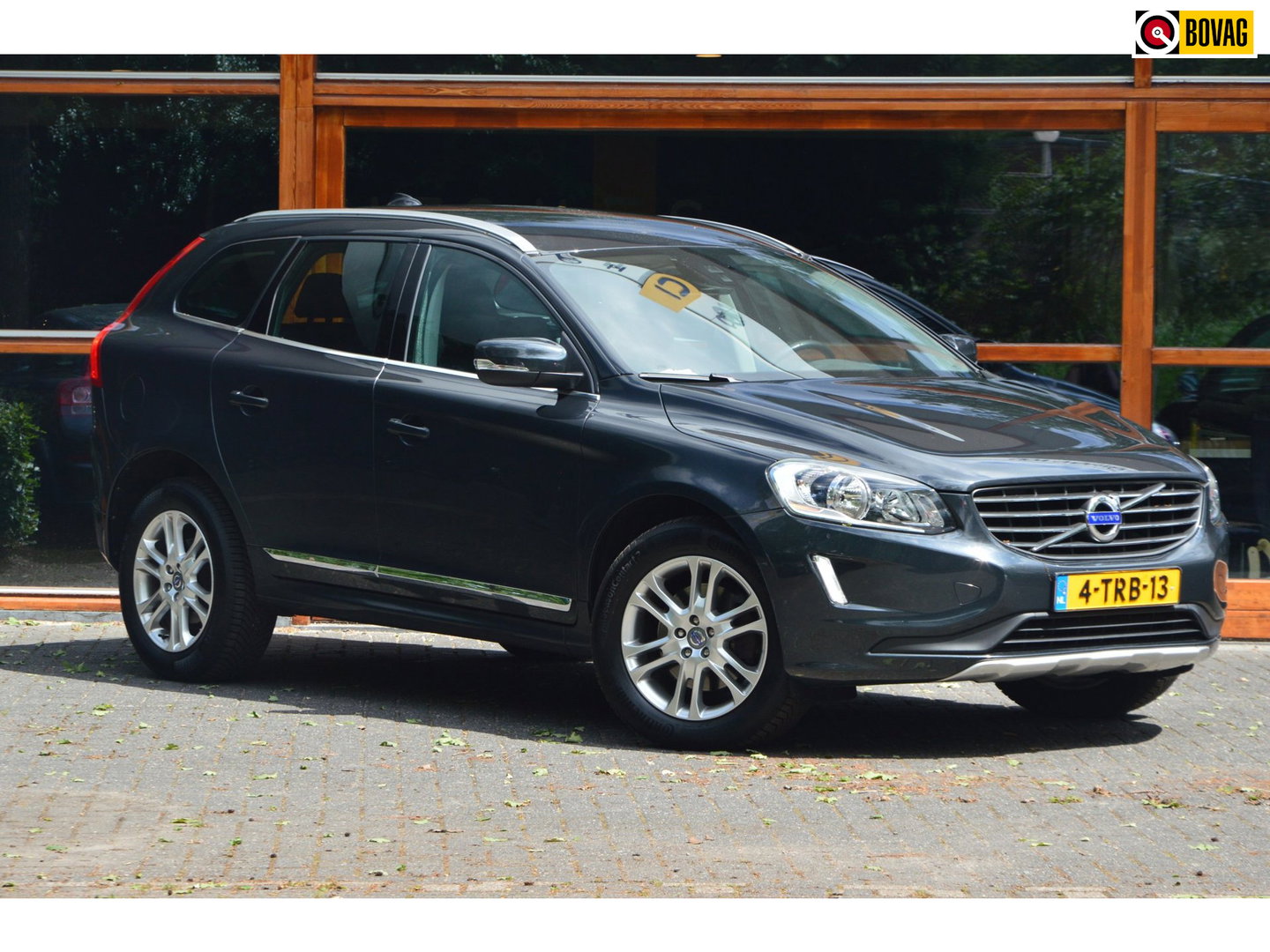 Volvo XC60 T5 FWD Summum | Leer | Dealer onderhouden | Stoelverwarming | Automaat | Cruise Control | All-Seasons |