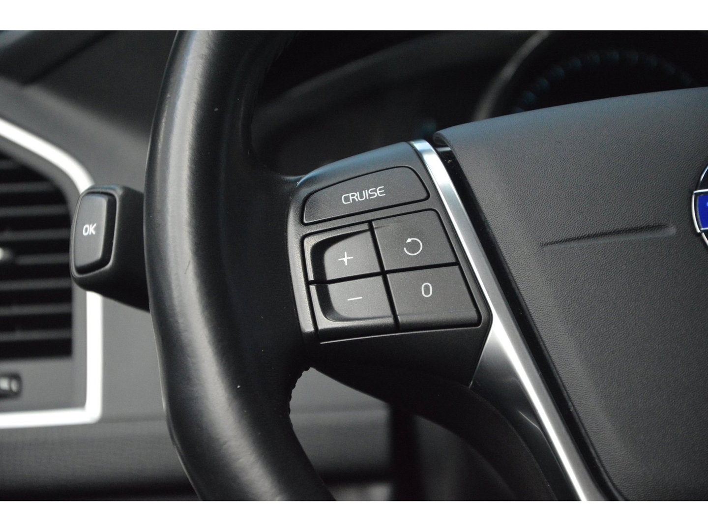 Volvo XC60 T5 FWD Summum | Leer | Dealer onderhouden | Stoelverwarming | Automaat | Cruise Control | All-Seasons |