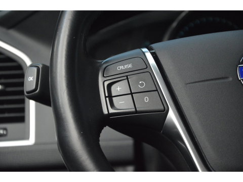 Volvo XC60 T5 FWD Summum | Leer | Dealer onderhouden | Stoelverwarming | Automaat | Cruise Control | All-Seasons |