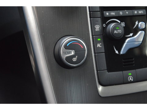 Volvo XC60 T5 FWD Summum | Leer | Dealer onderhouden | Stoelverwarming | Automaat | Cruise Control | All-Seasons |