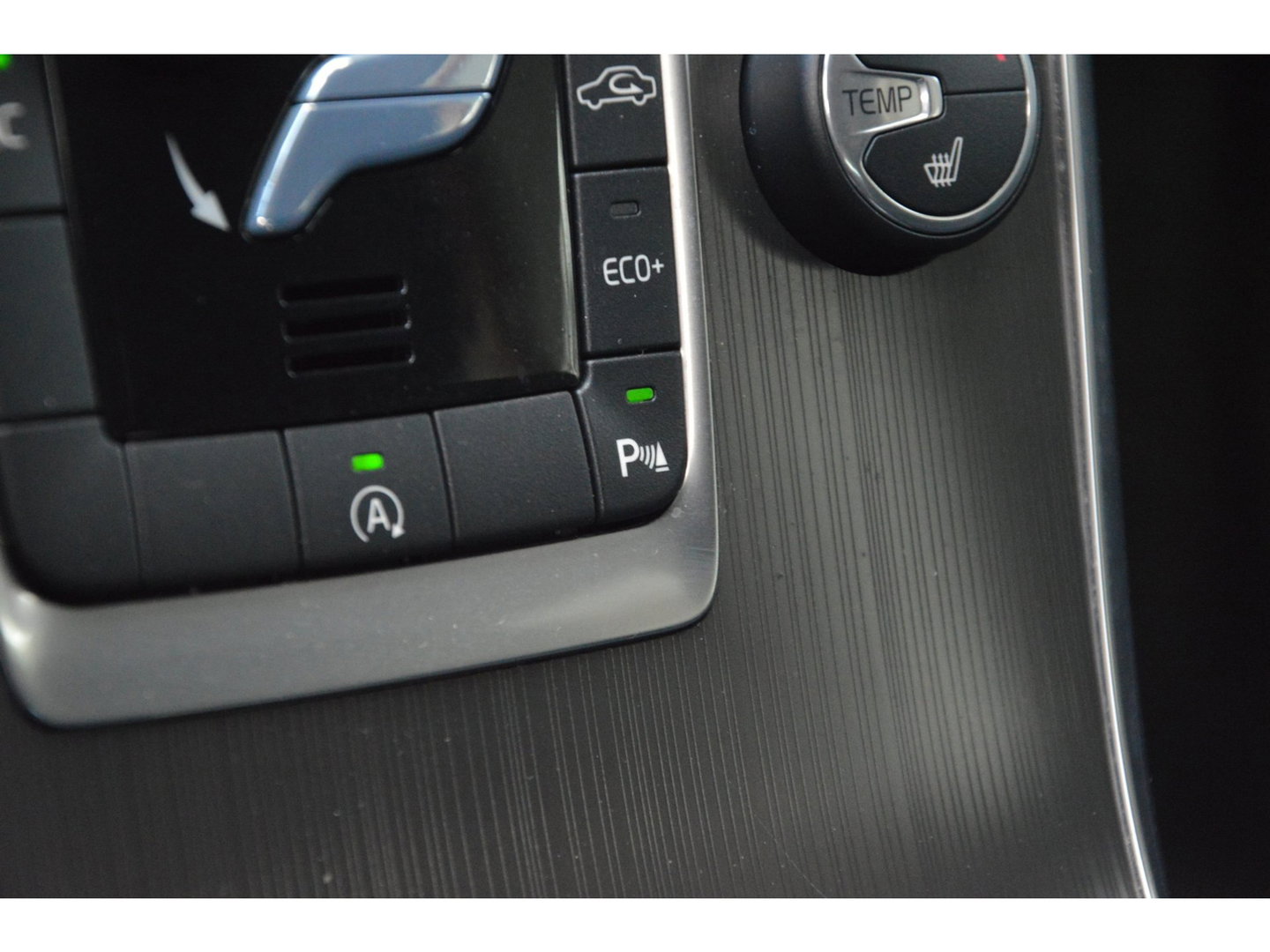 Volvo XC60 T5 FWD Summum | Leer | Dealer onderhouden | Stoelverwarming | Automaat | Cruise Control | All-Seasons |