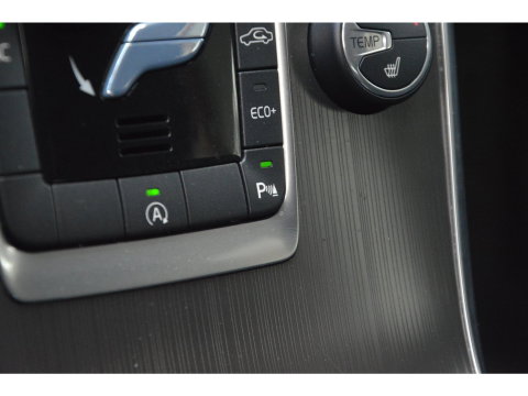 Volvo XC60 T5 FWD Summum | Leer | Dealer onderhouden | Stoelverwarming | Automaat | Cruise Control | All-Seasons |