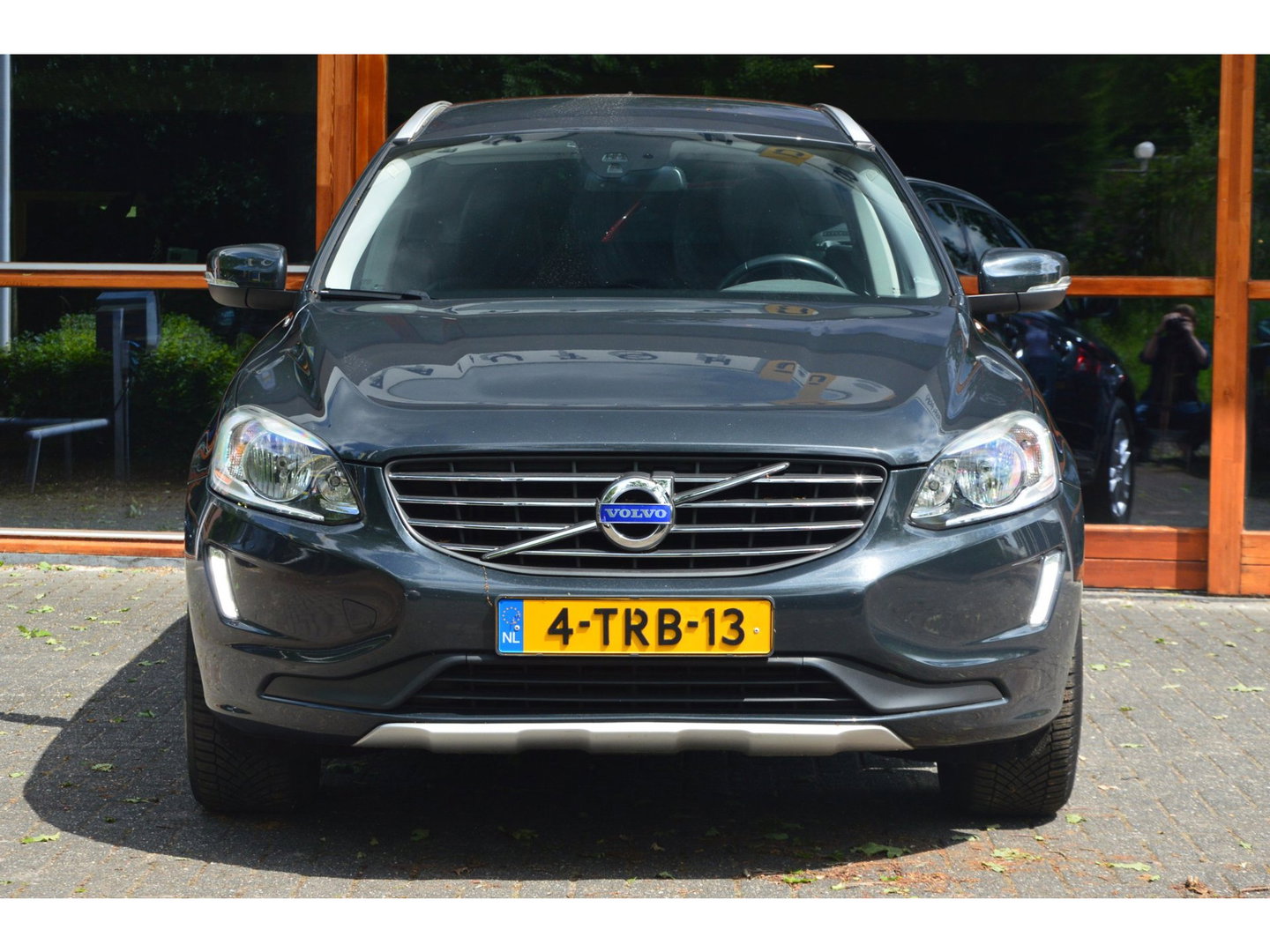 Volvo XC60 T5 FWD Summum | Leer | Dealer onderhouden | Stoelverwarming | Automaat | Cruise Control | All-Seasons |