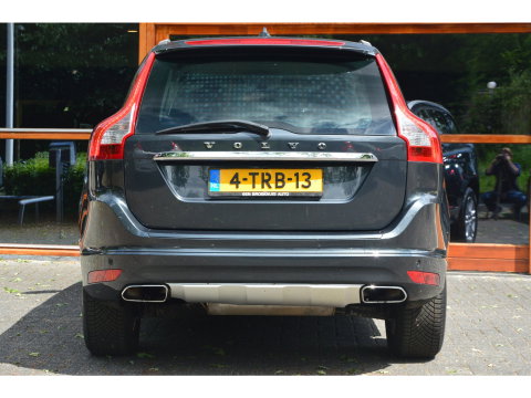 Volvo XC60 T5 FWD Summum | Leer | Dealer onderhouden | Stoelverwarming | Automaat | Cruise Control | All-Seasons |