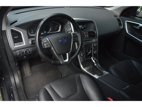 Volvo XC60 T5 FWD Summum | Leer | Dealer onderhouden | Stoelverwarming | Automaat | Cruise Control | All-Seasons |