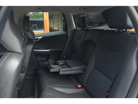 Volvo XC60 T5 FWD Summum | Leer | Dealer onderhouden | Stoelverwarming | Automaat | Cruise Control | All-Seasons |