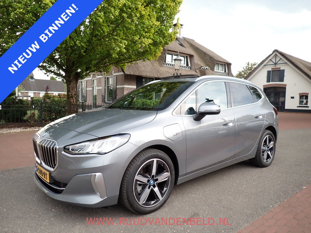 BMW 2 Serie - Active Tourer 225e xDrive PANODAK / TREKHAAK / CARPLAY / CRUISE / LEER / NAVI