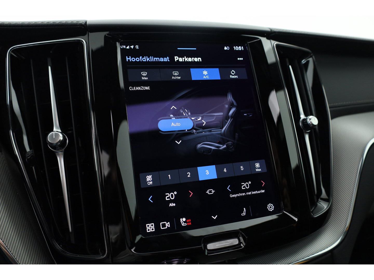 Volvo XC60 2.0 T8 Plug-in-hybrid AWD Polestar Engineered | Long Range | Trekhaak | Öhlins | 360 camera | Head-up | Zwarte Hemel | Rijklaar |