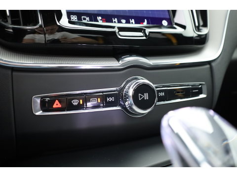Volvo XC60 2.0 T8 Plug-in-hybrid AWD Polestar Engineered | Long Range | Trekhaak | Öhlins | 360 camera | Head-up | Zwarte Hemel | Rijklaar |