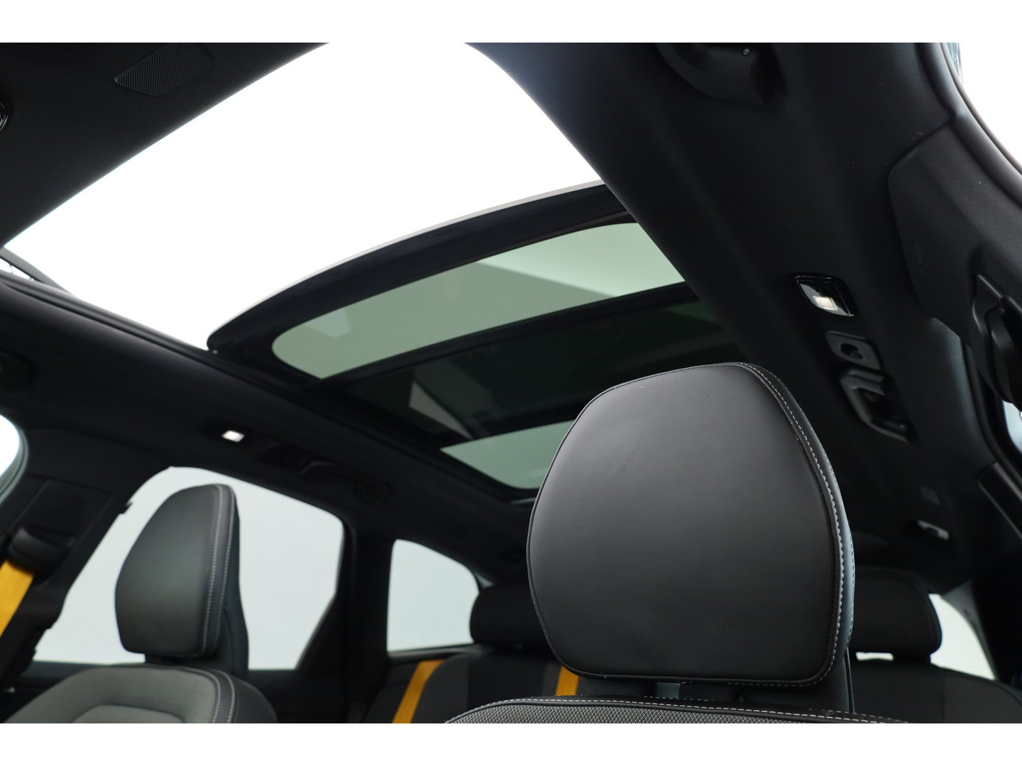 Volvo XC60 2.0 T8 Plug-in-hybrid AWD Polestar Engineered | Long Range | Trekhaak | Öhlins | 360 camera | Head-up | Zwarte Hemel | Rijklaar |