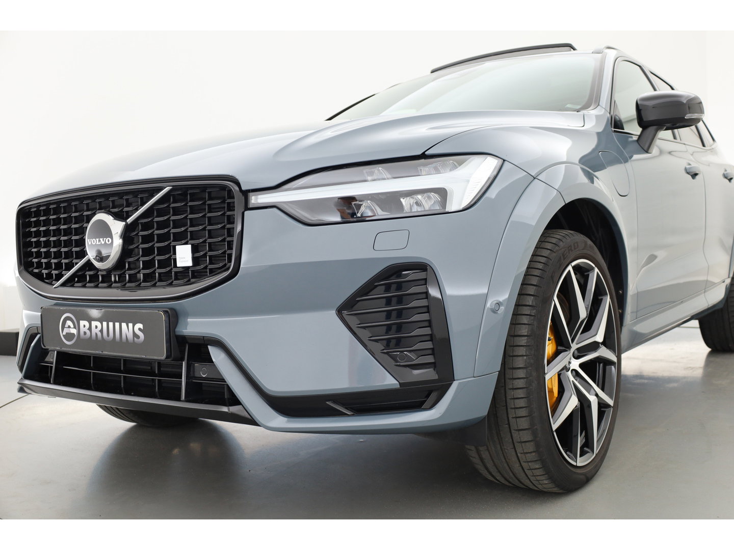 Volvo XC60 2.0 T8 Plug-in-hybrid AWD Polestar Engineered | Long Range | Trekhaak | Öhlins | 360 camera | Head-up | Zwarte Hemel | Rijklaar |