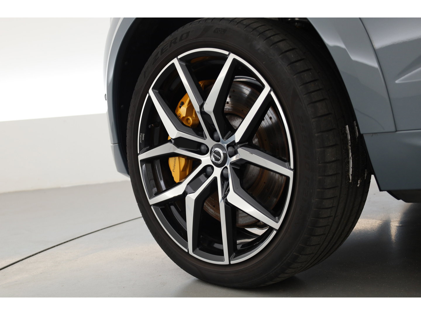 Volvo XC60 2.0 T8 Plug-in-hybrid AWD Polestar Engineered | Long Range | Trekhaak | Öhlins | 360 camera | Head-up | Zwarte Hemel | Rijklaar |