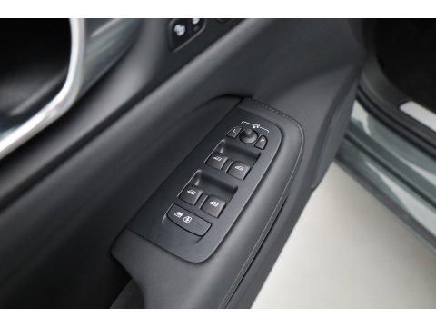 Volvo V60 2.0 T8 Plug-in hybrid AWD Plus Bright | 455 PK | Pano-dak | Forest Lake | 360 camera | Head-up |