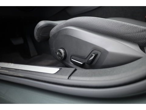 Volvo V60 2.0 T8 Plug-in hybrid AWD Plus Bright | 455 PK | Pano-dak | Forest Lake | 360 camera | Head-up |