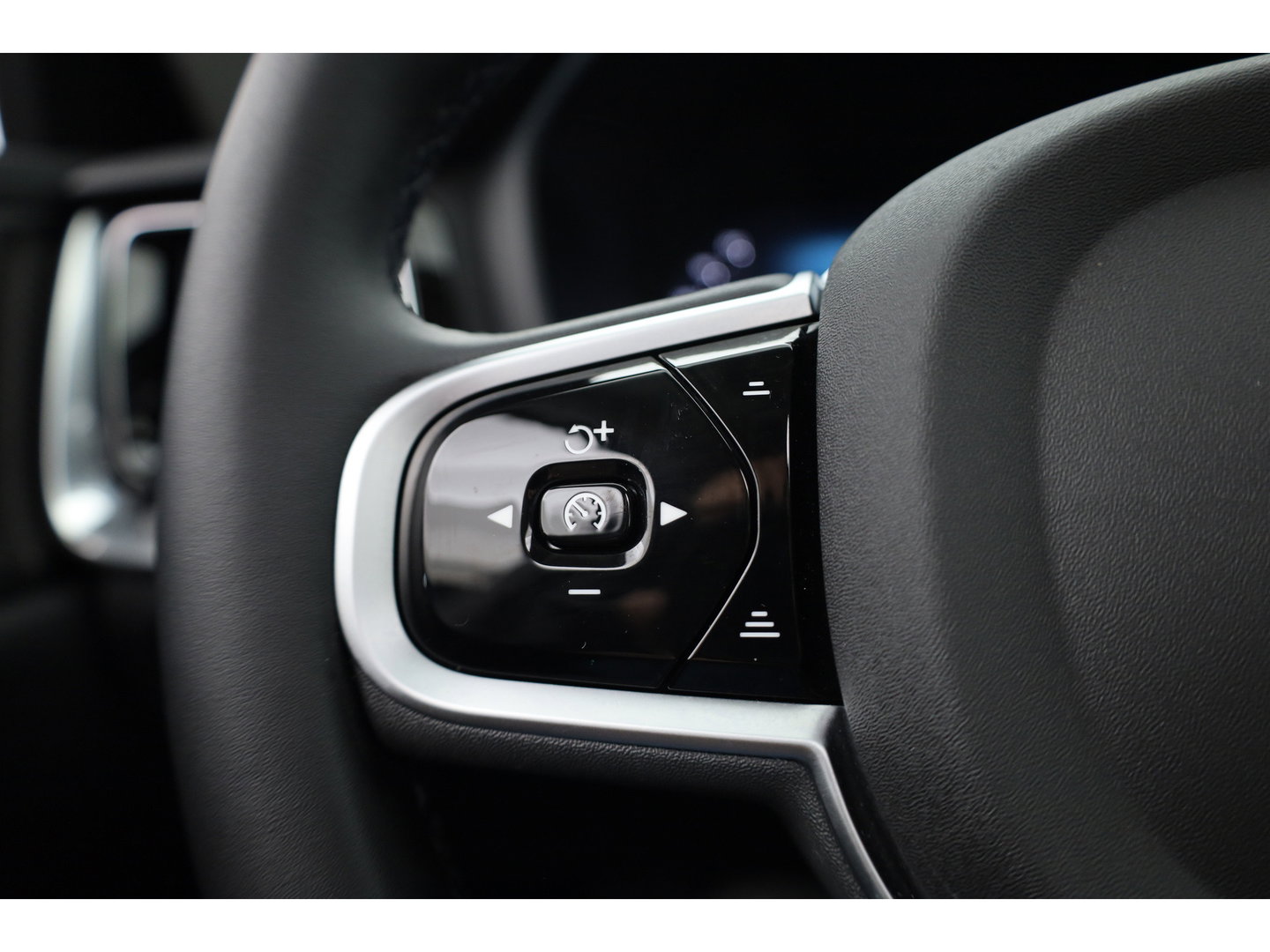 Volvo V60 2.0 T8 Plug-in hybrid AWD Plus Bright | 455 PK | Pano-dak | Forest Lake | 360 camera | Head-up |
