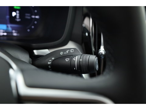 Volvo V60 2.0 T8 Plug-in hybrid AWD Plus Bright | 455 PK | Pano-dak | Forest Lake | 360 camera | Head-up |